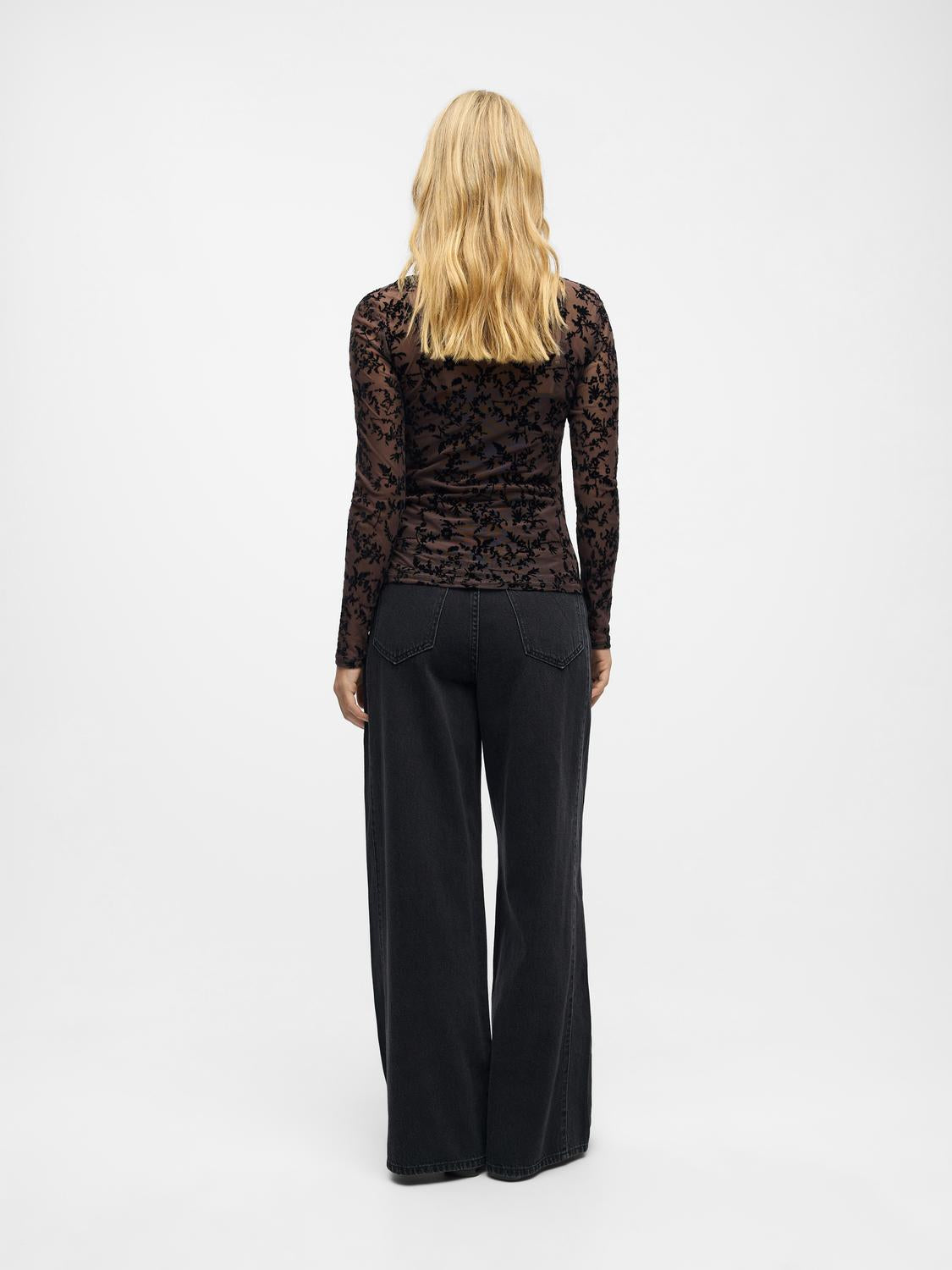 model_shot-back
