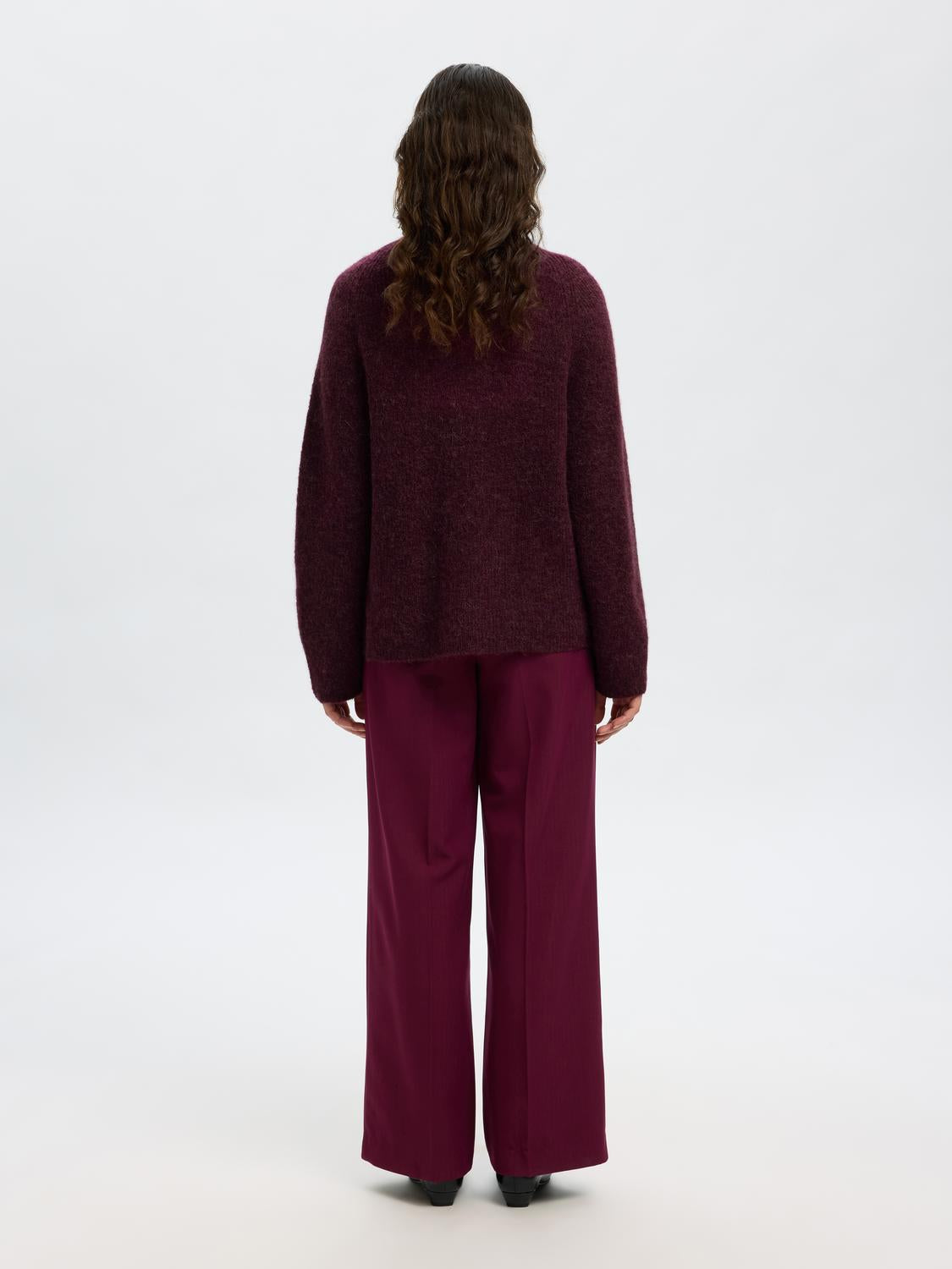 model_shot-back