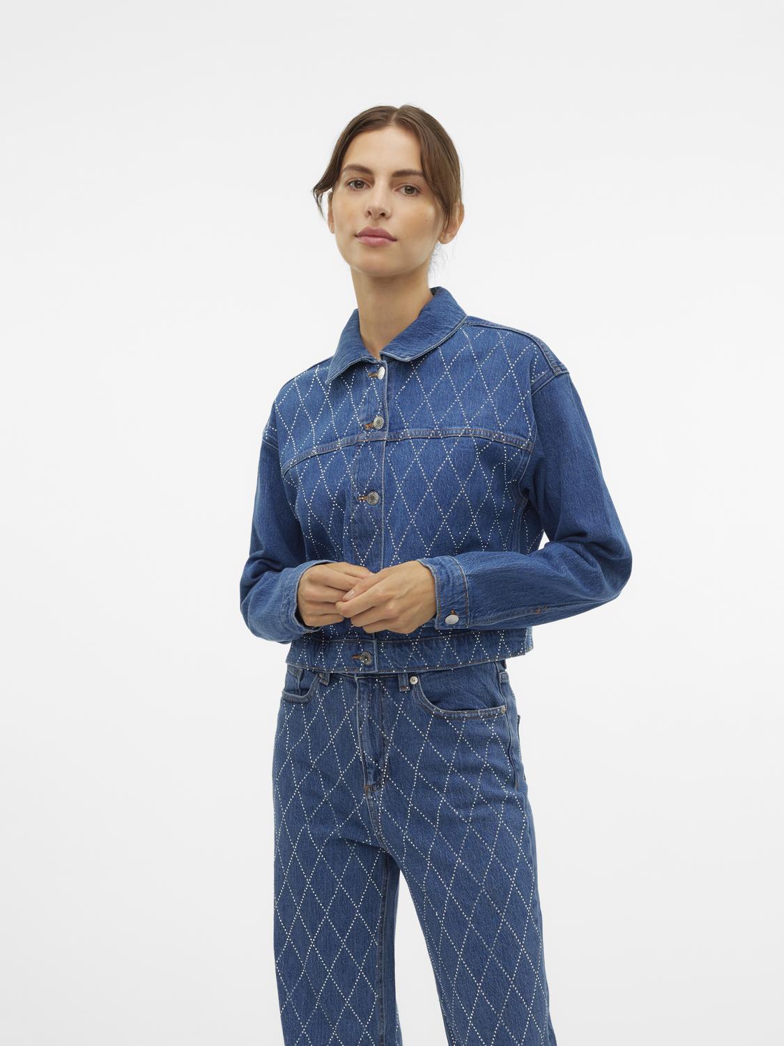 model_shot-front