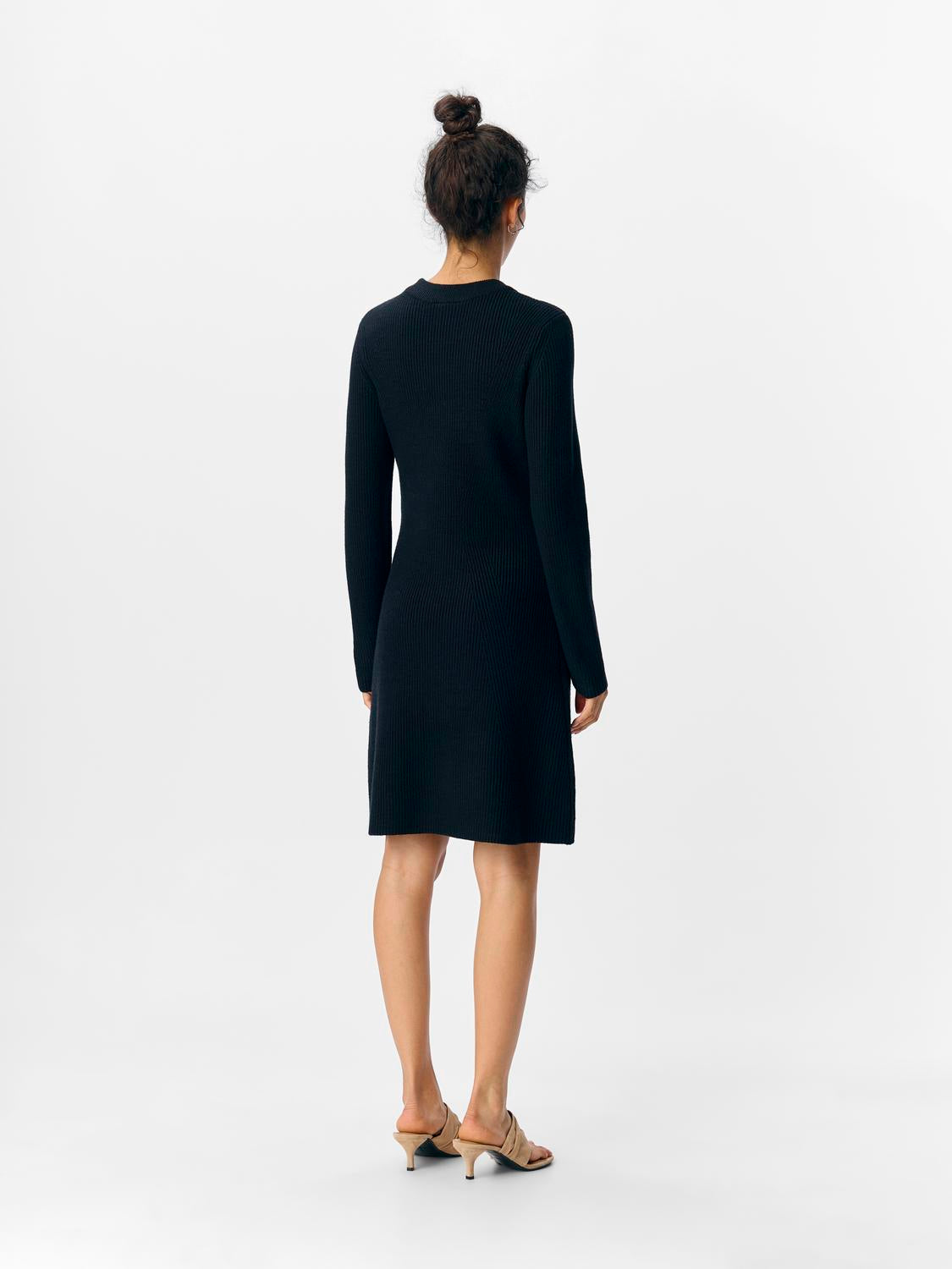 model_shot-back