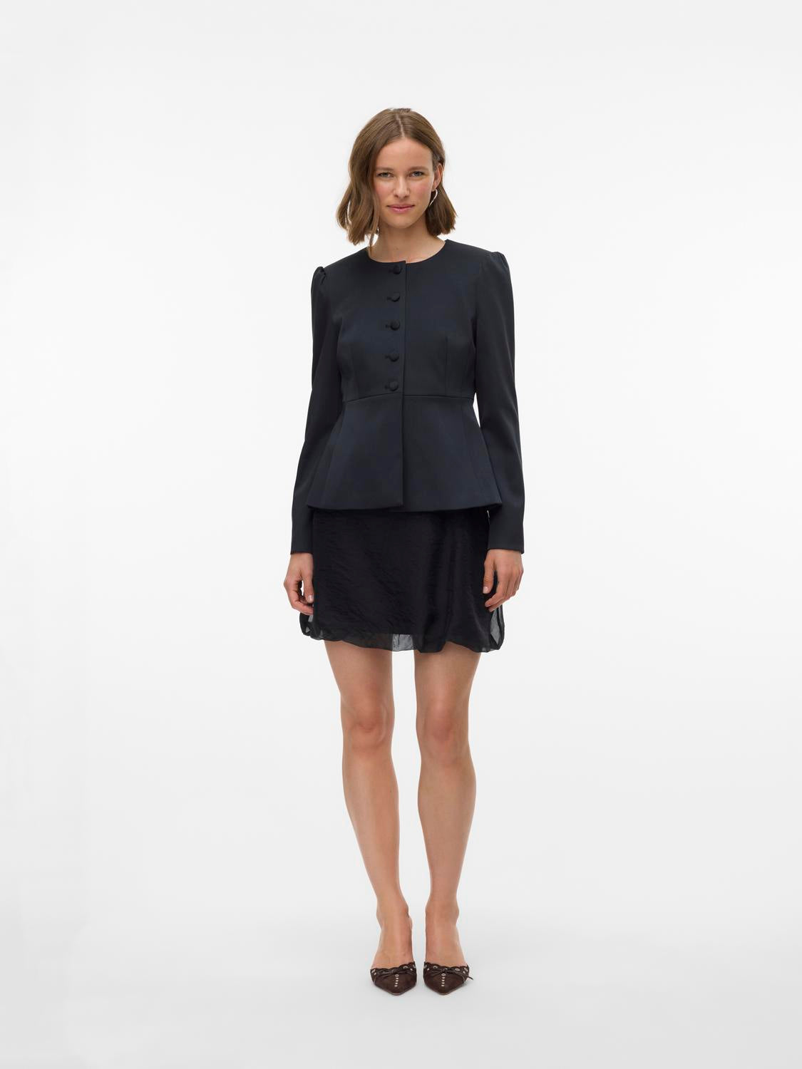 model_shot-front