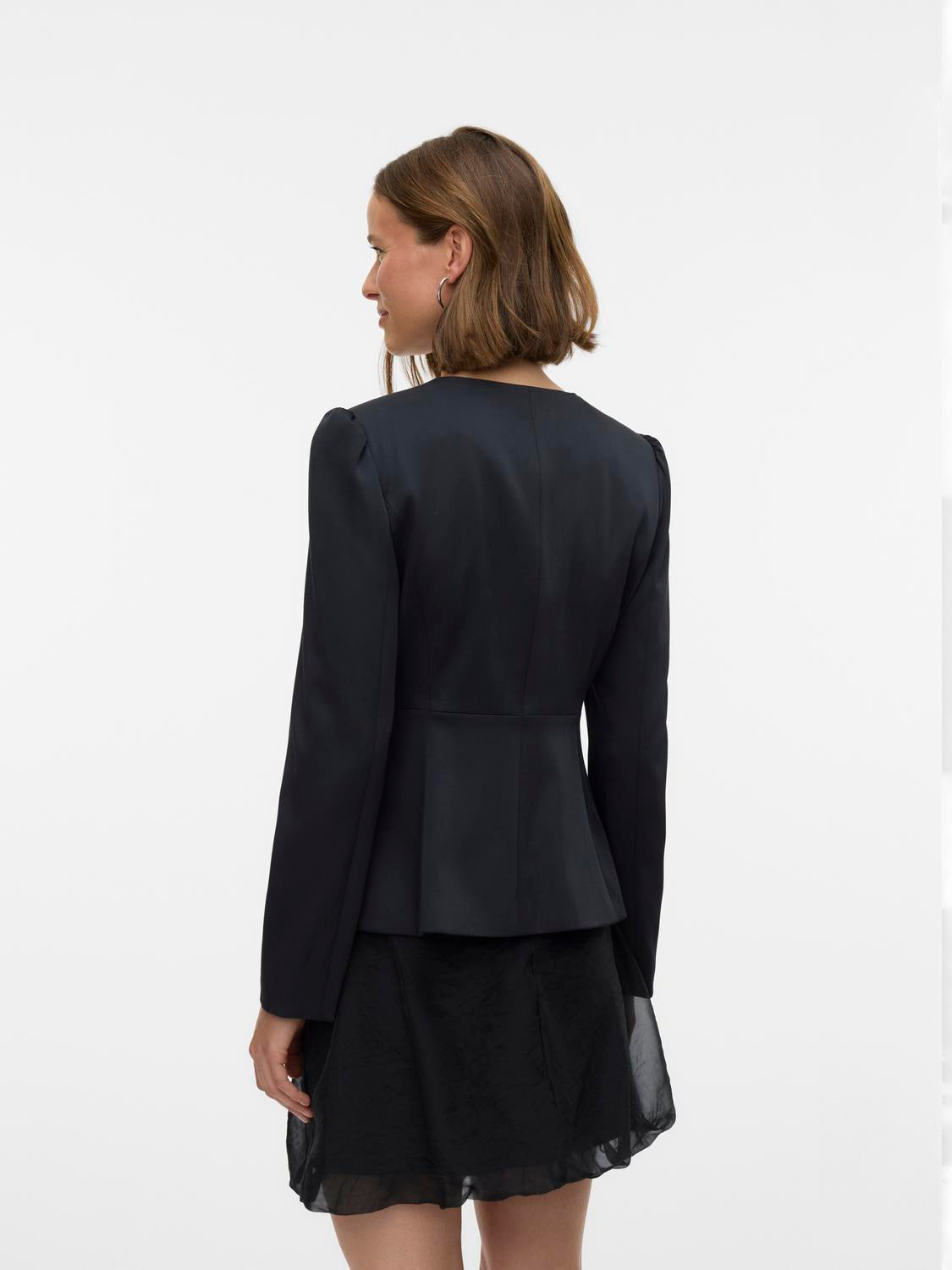 model_shot-back