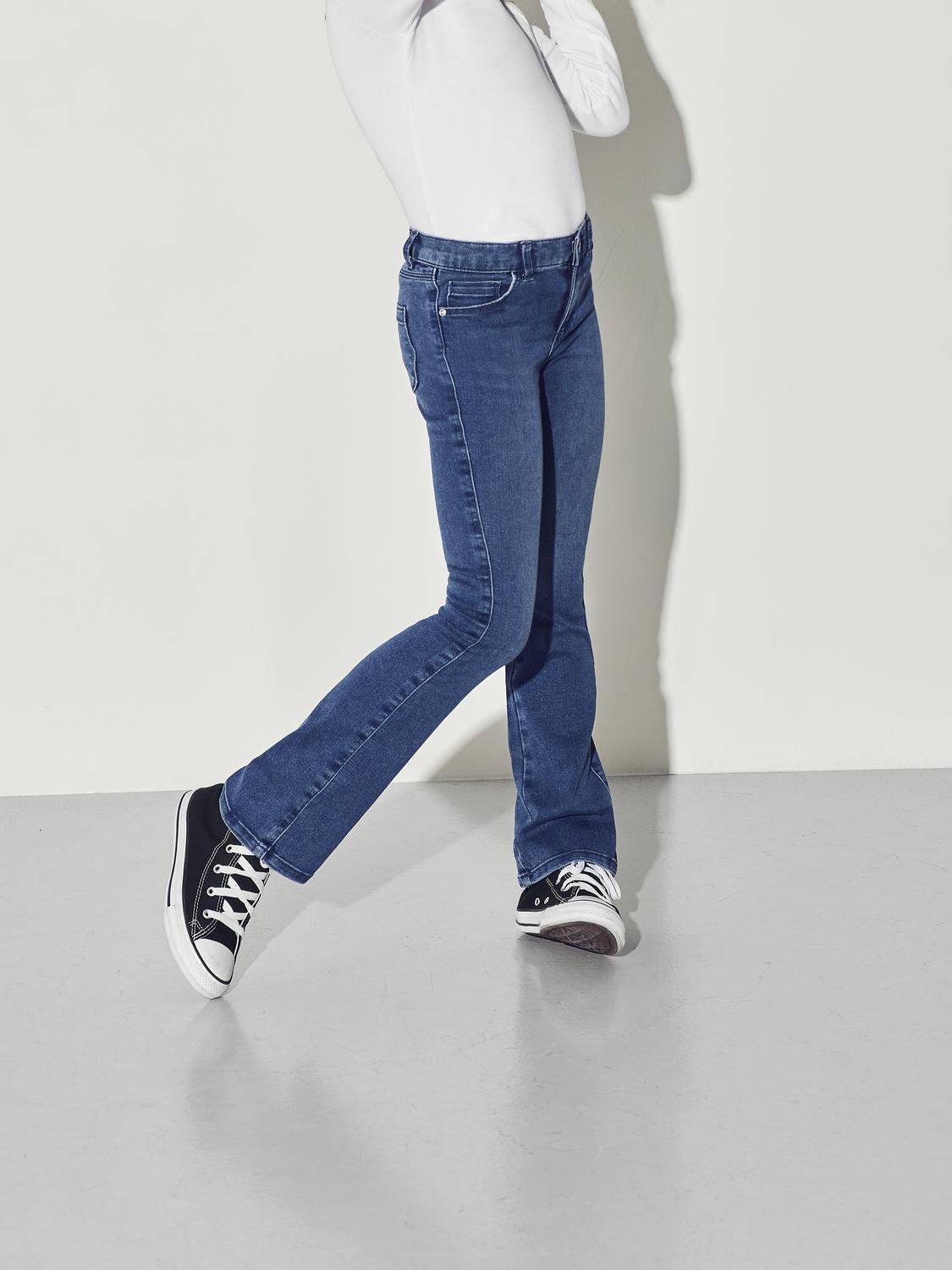 model_shot-front