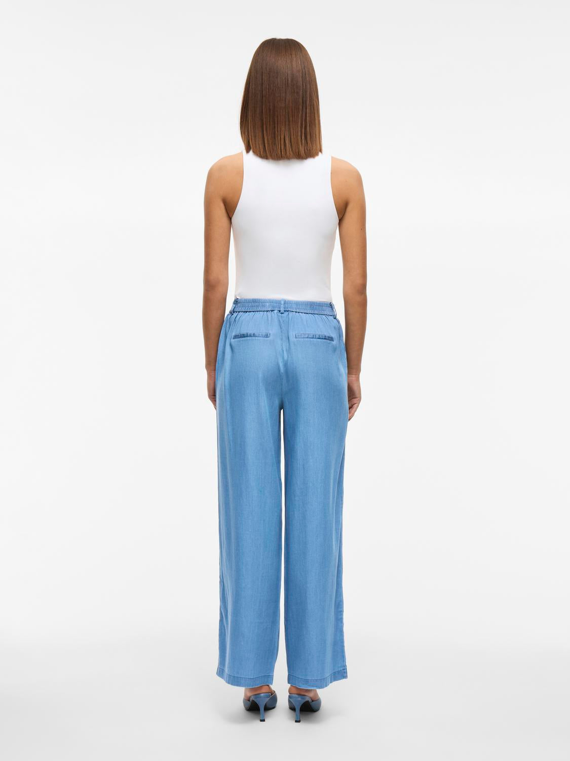 model_shot-back