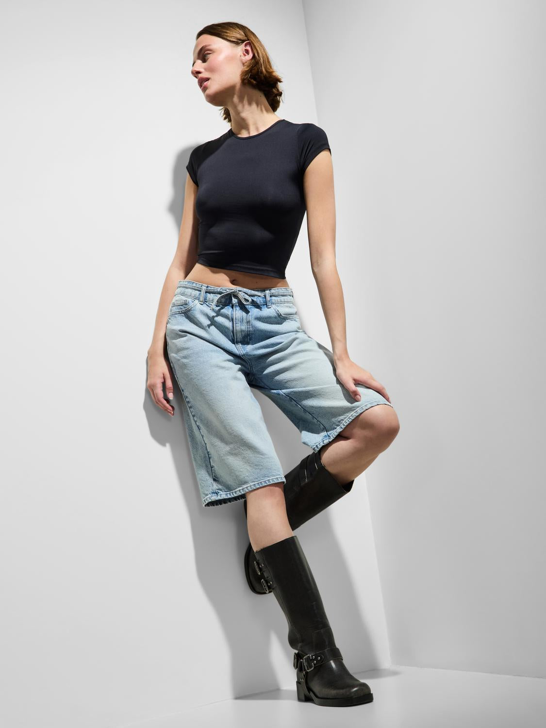 model_shot-creative