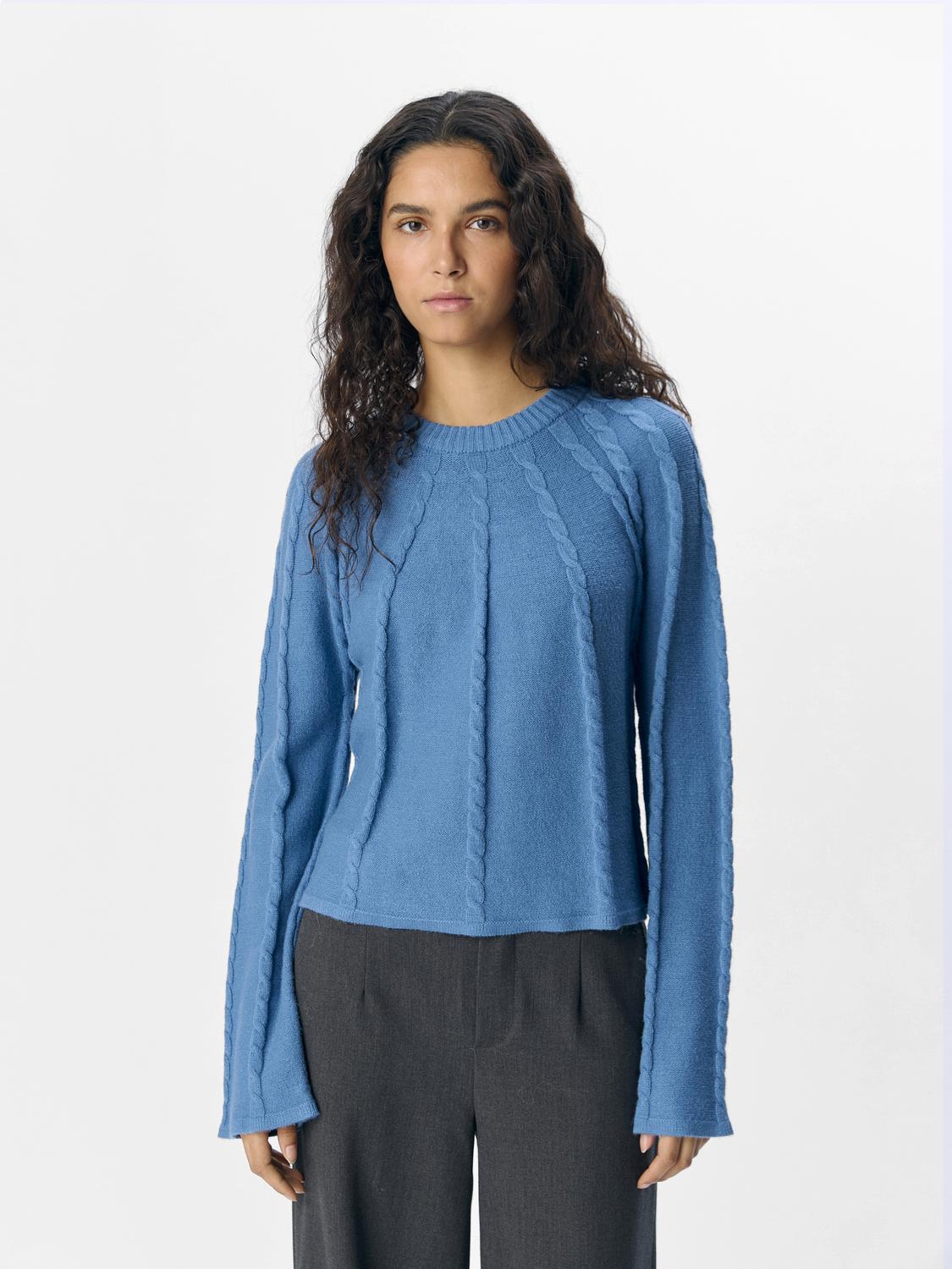 model_shot-front