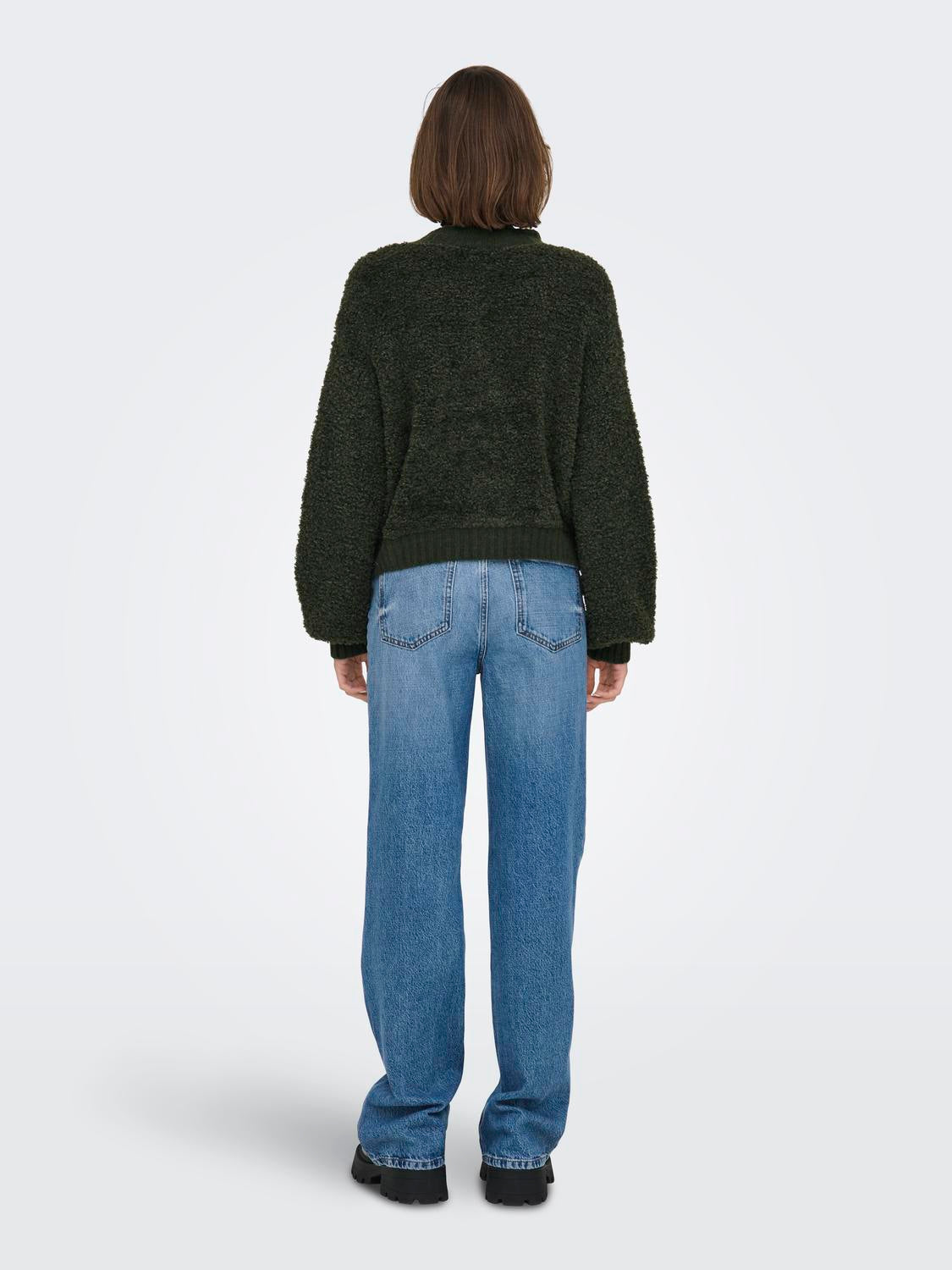 model_shot-back