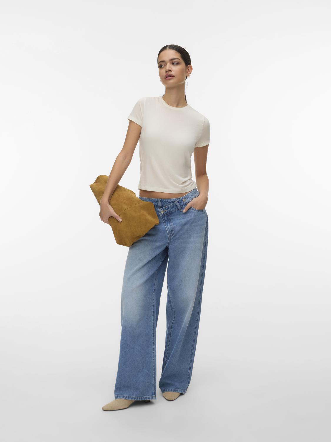 model_shot-front