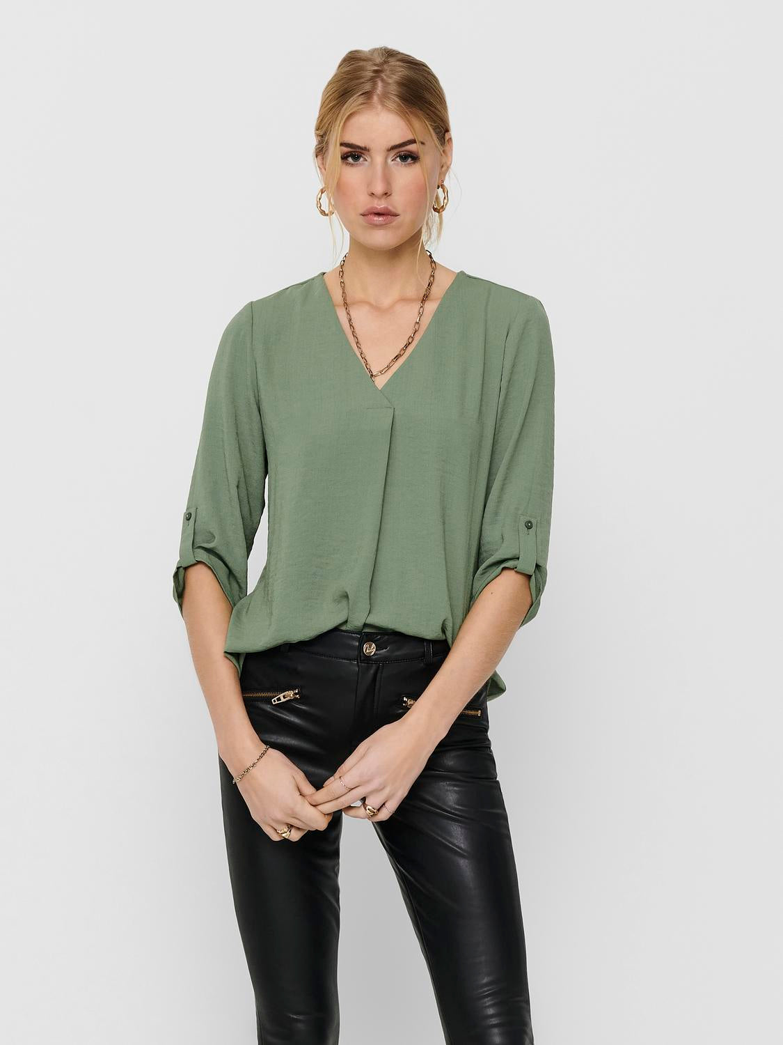 model_shot-front