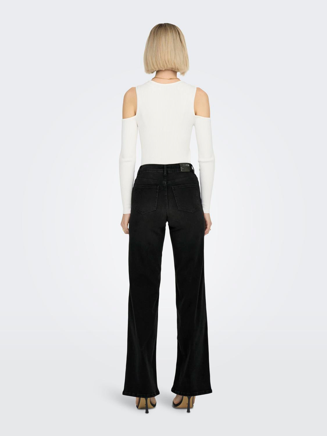 model_shot-back
