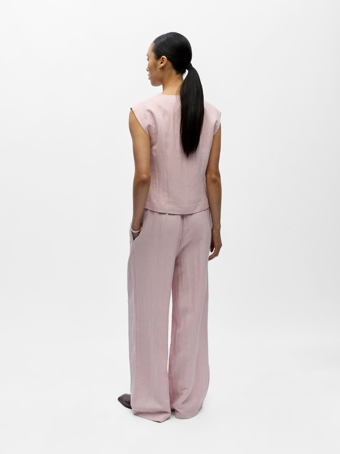 model_shot-back