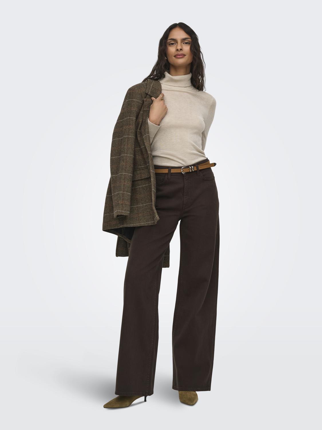 model_shot-front_full