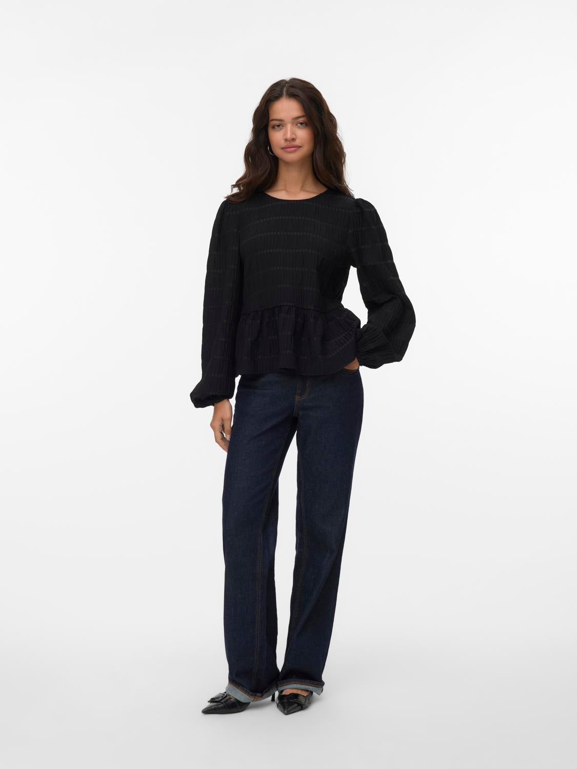 model_shot-front