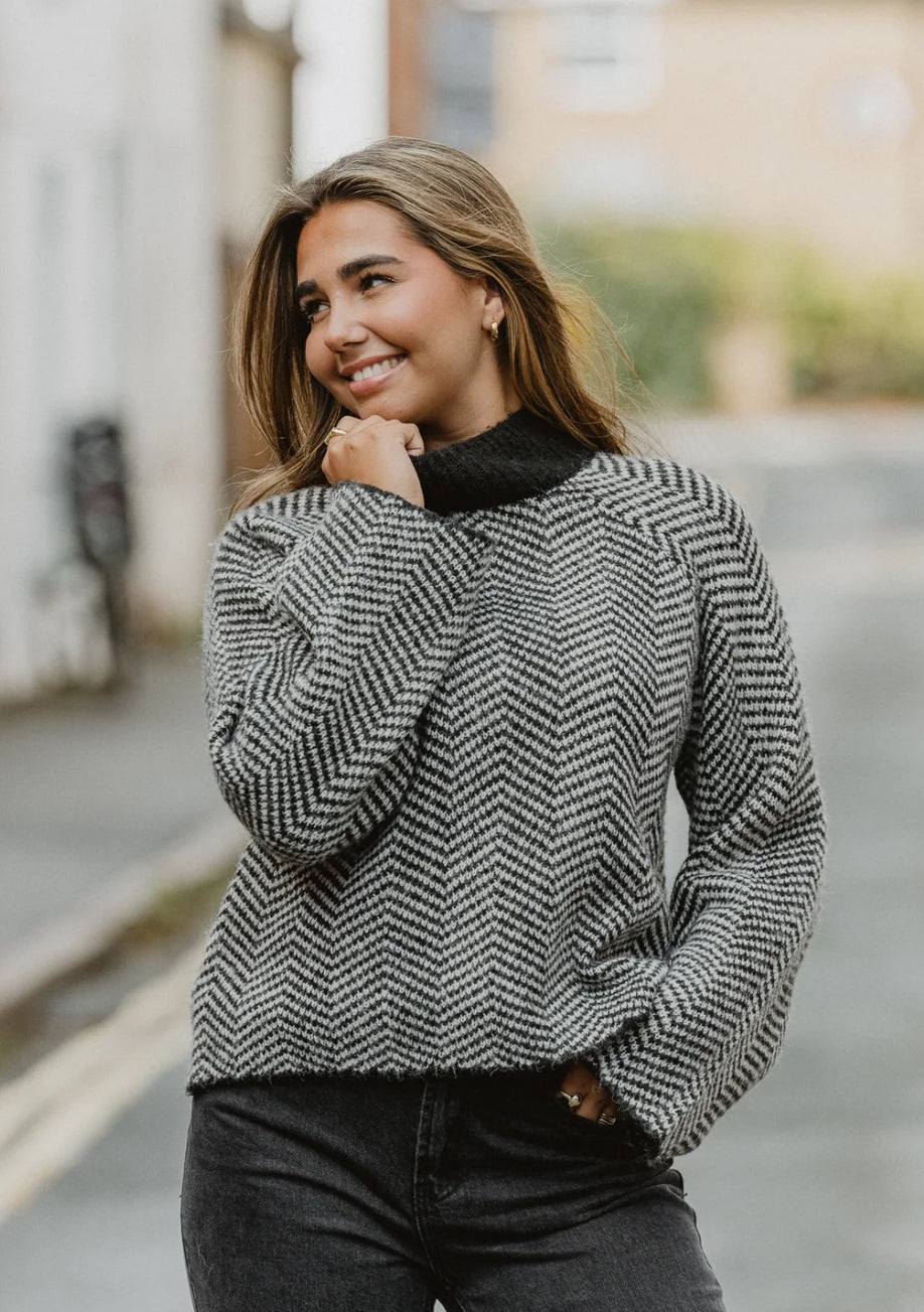 VMNAOMI Pullover - Black