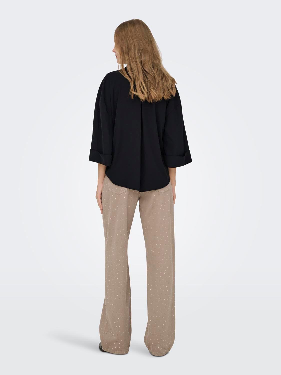 model_shot-back