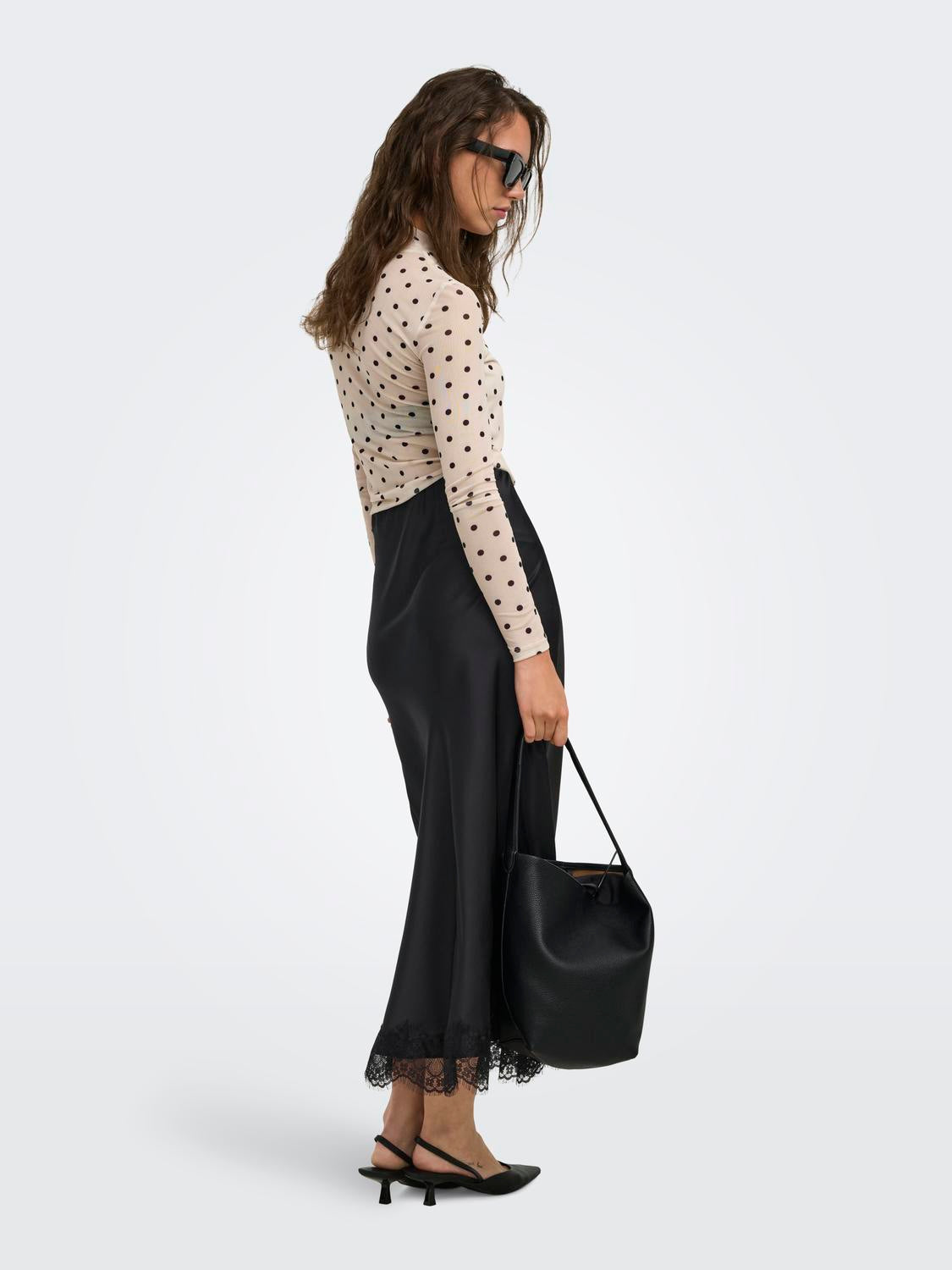 model_shot-back