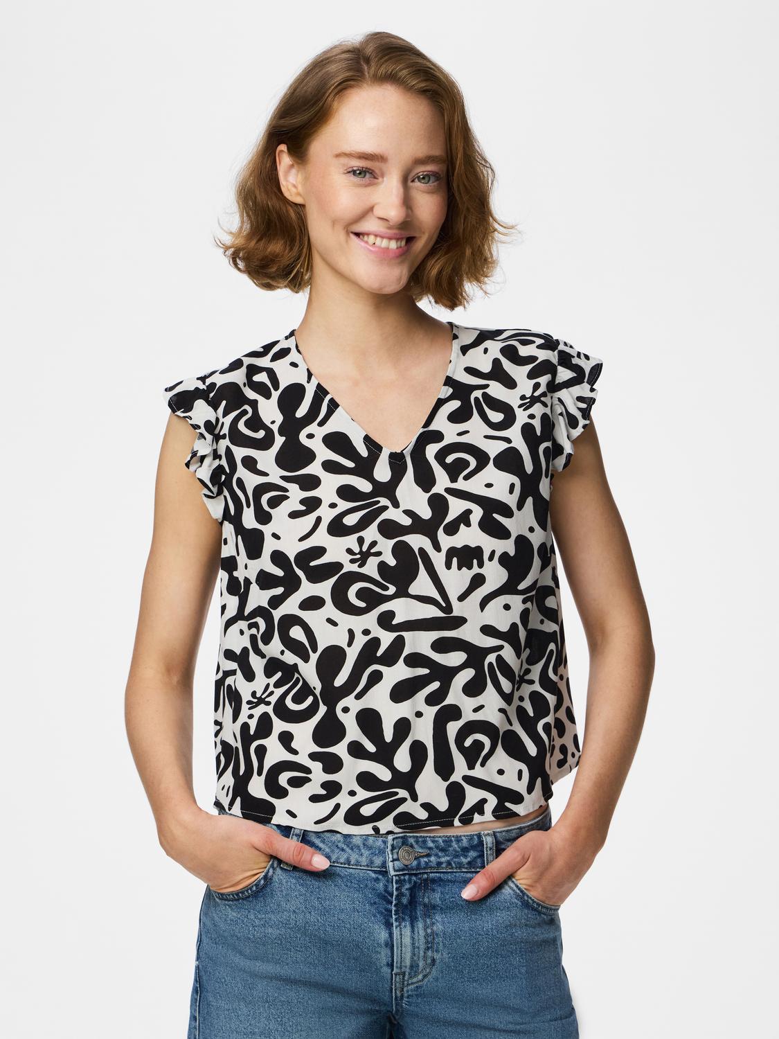 model_shot-front