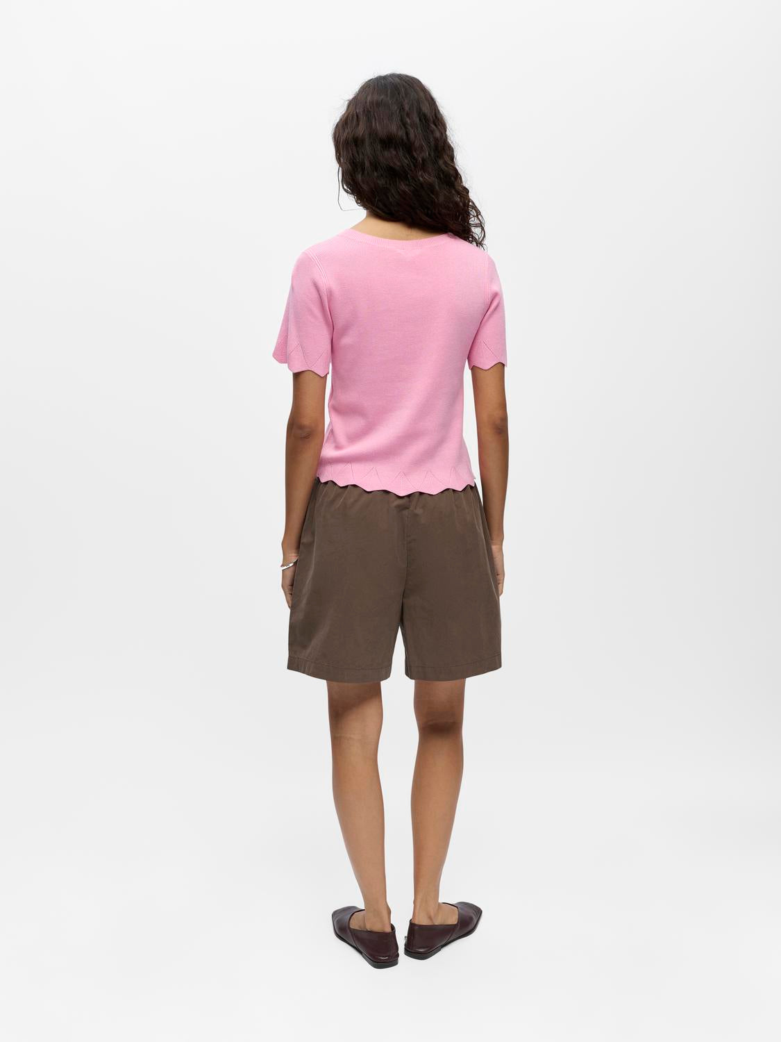 model_shot-back