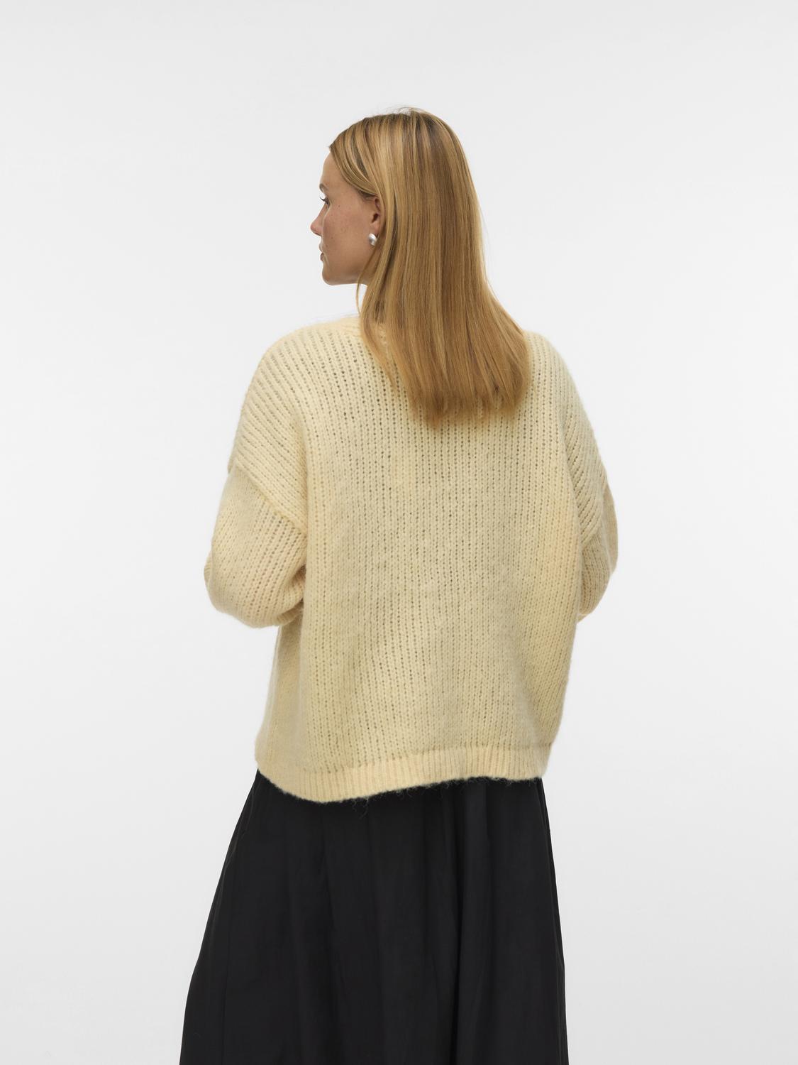 model_shot-back