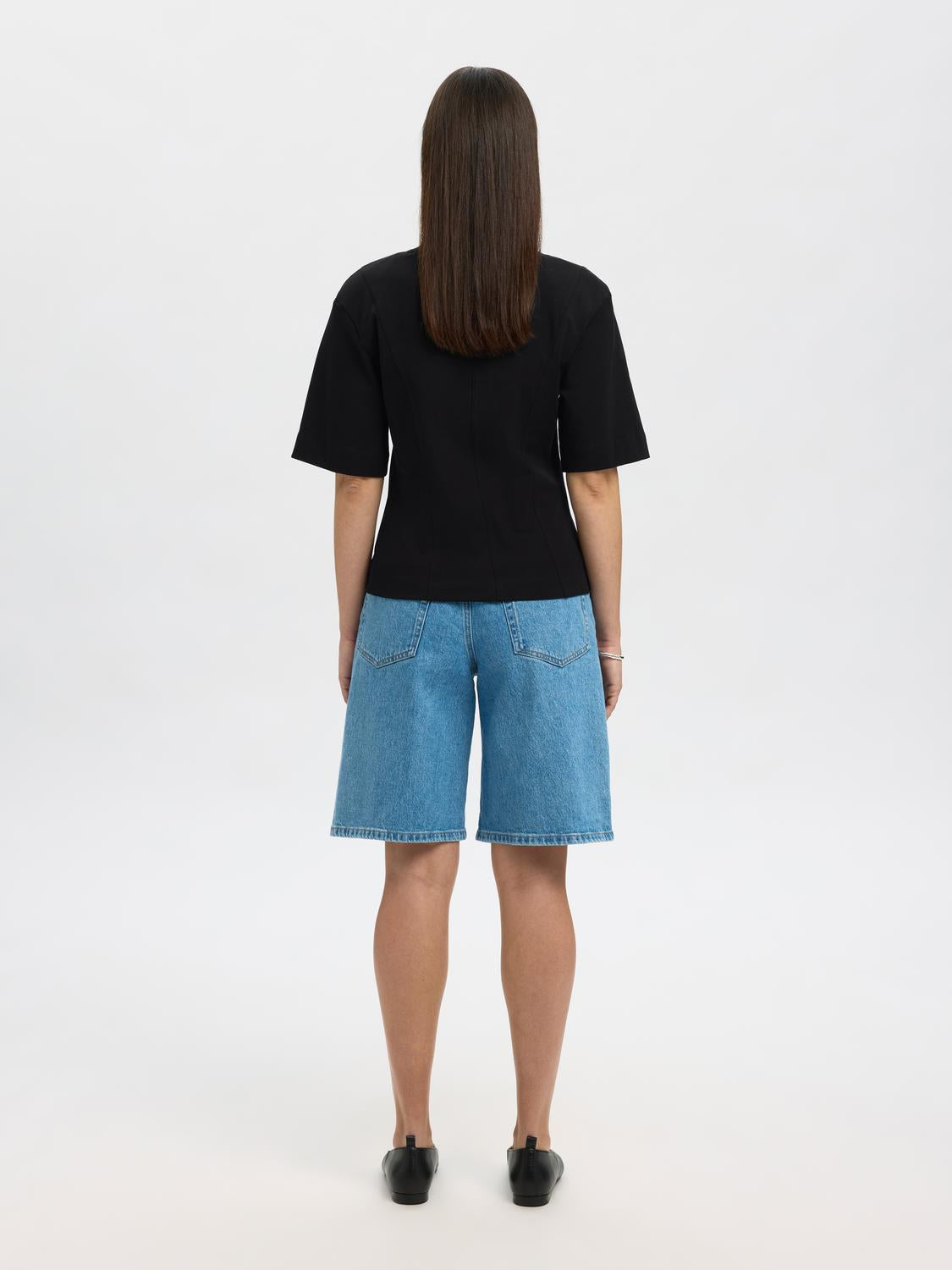 model_shot-back
