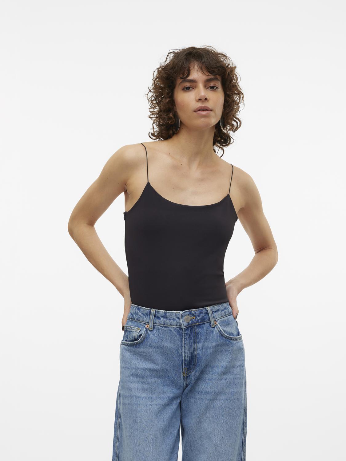 model_shot-front