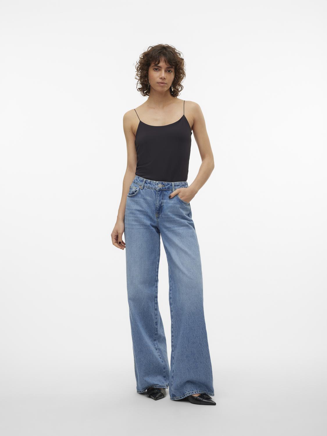 model_shot-front_full