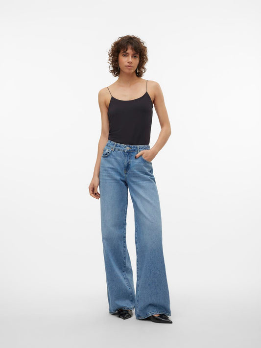 model_shot-front_full