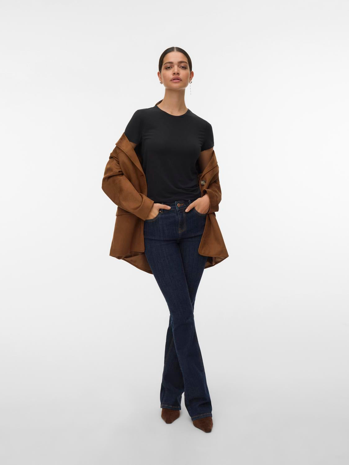 model_shot-front