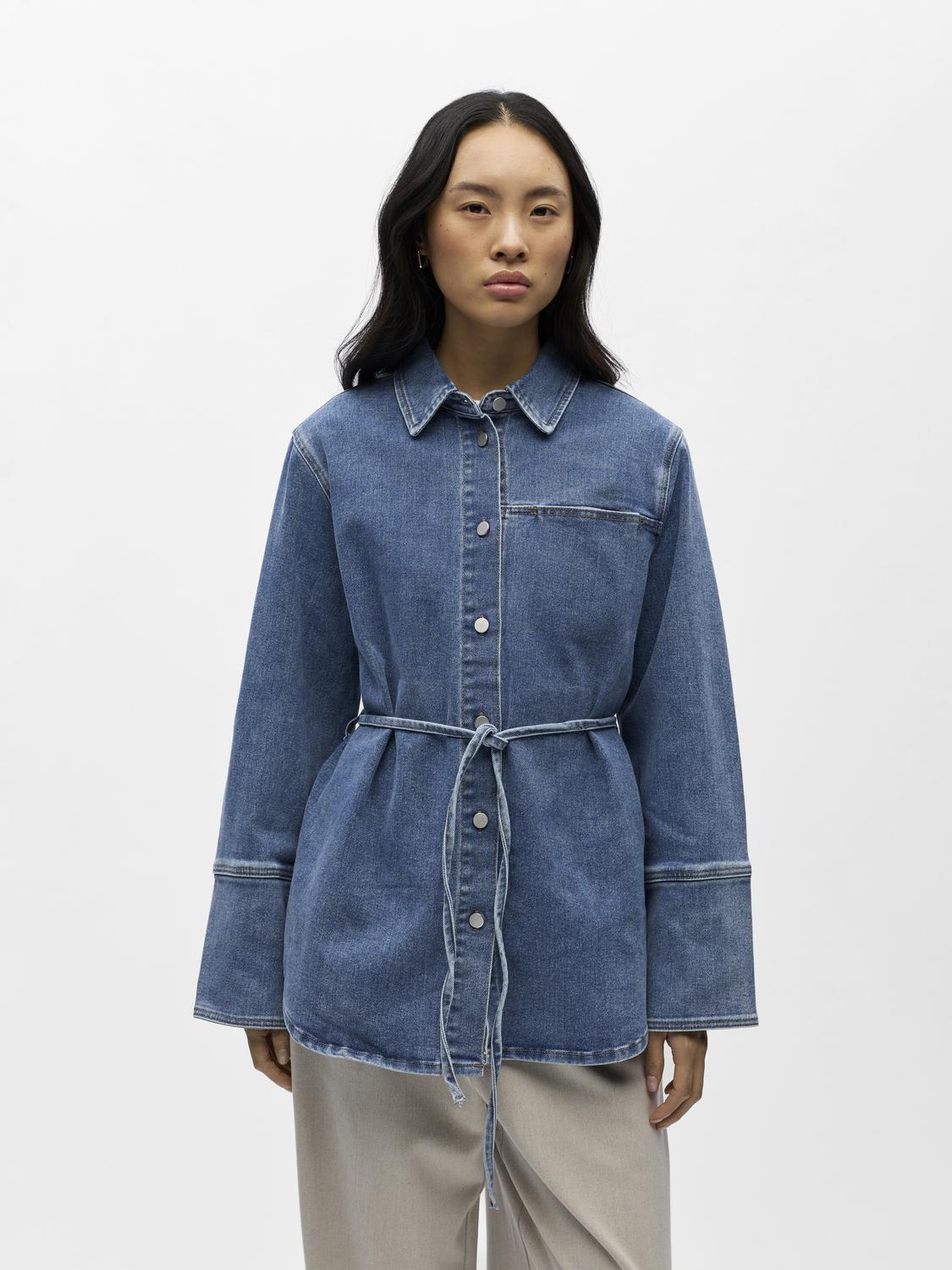 model_shot-front