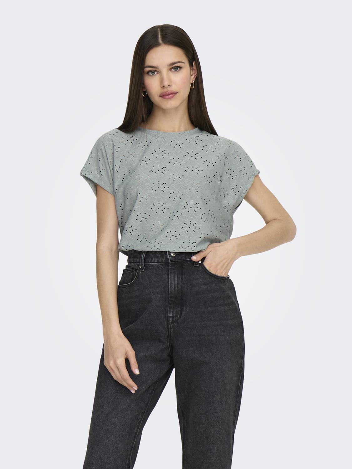 model_shot-front