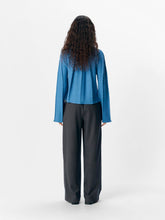 Last inn bildet i Galleri-visningsprogrammet, model_shot-back
