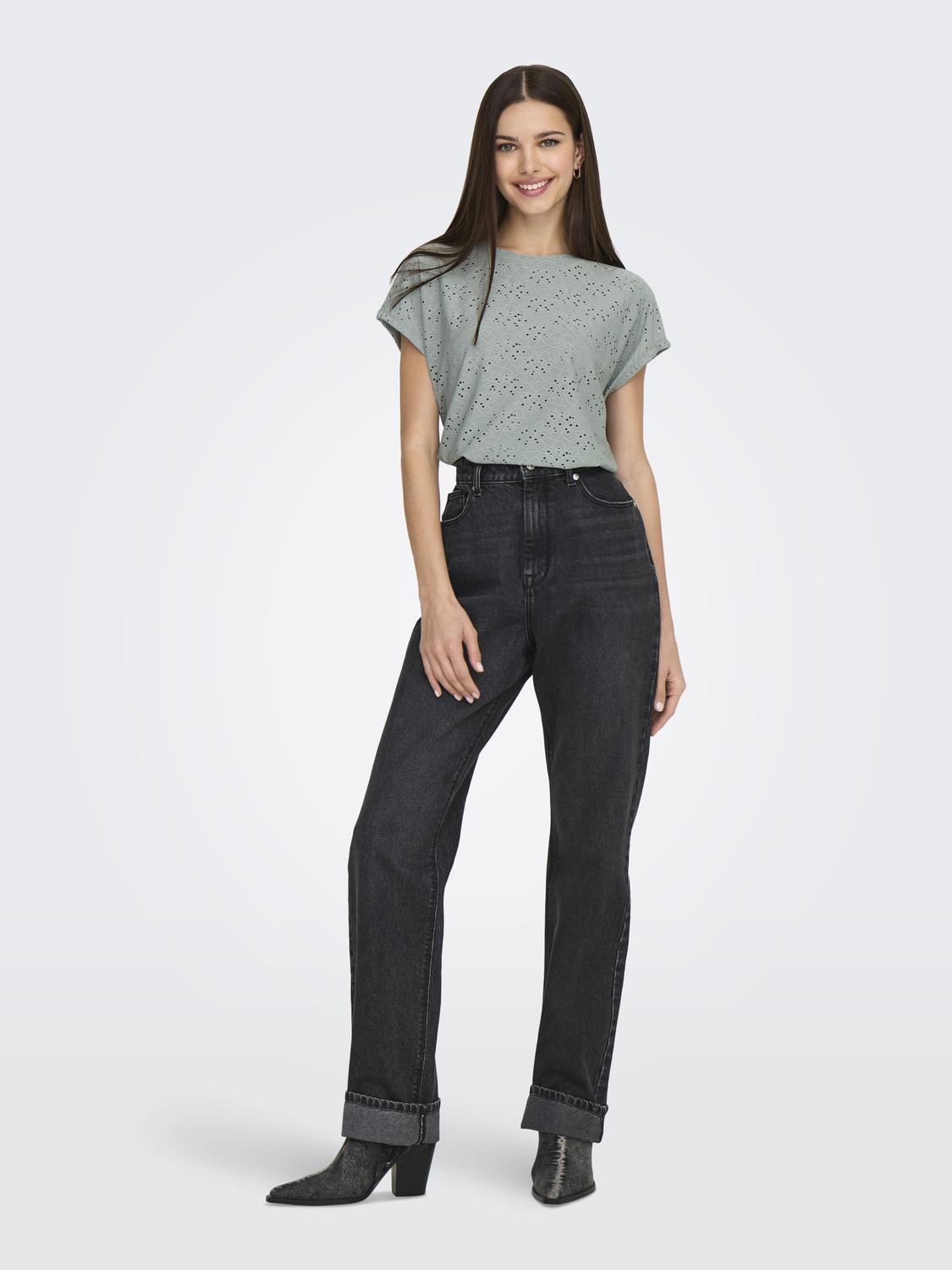 model_shot-front_full