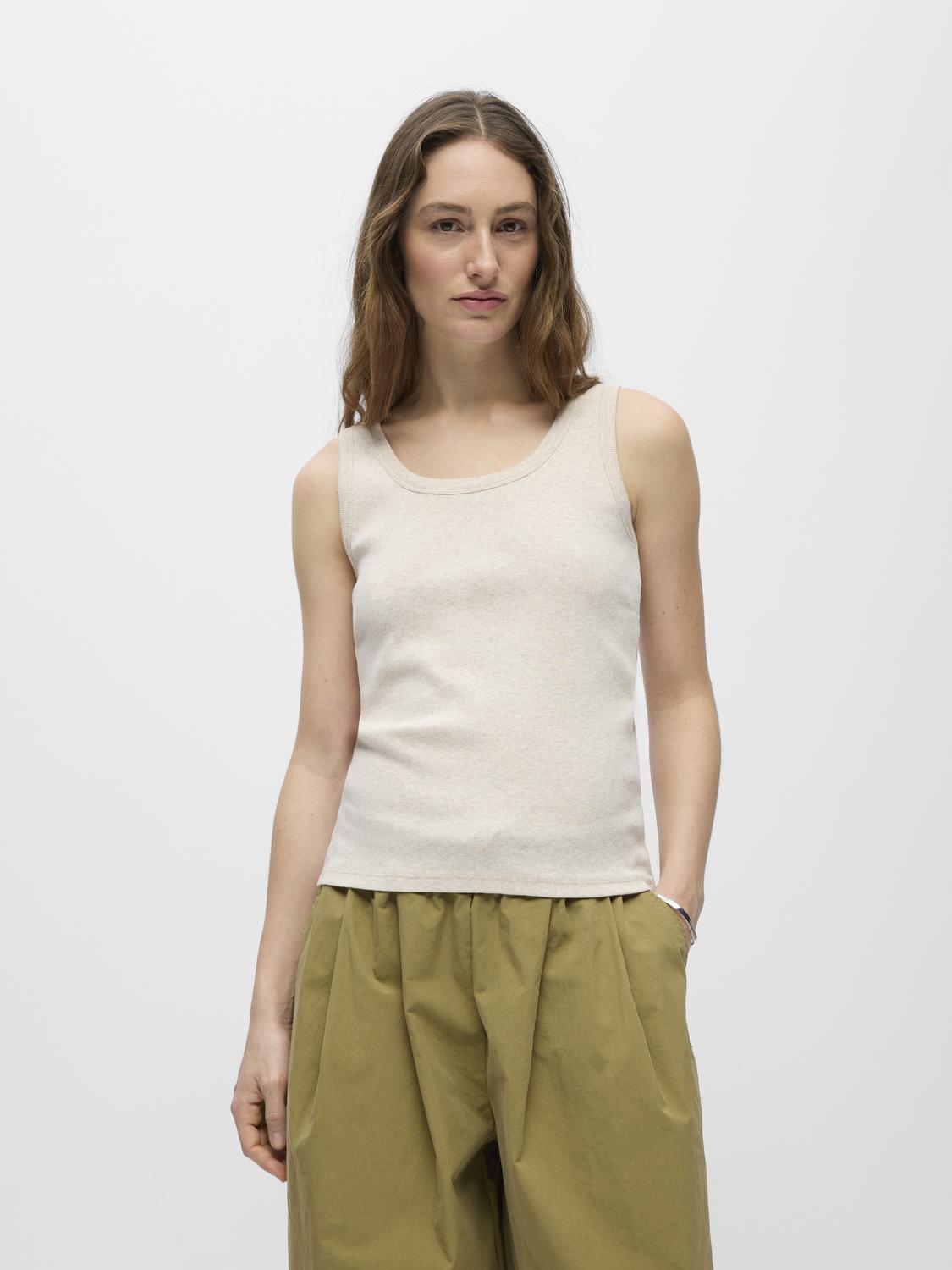 model_shot-front