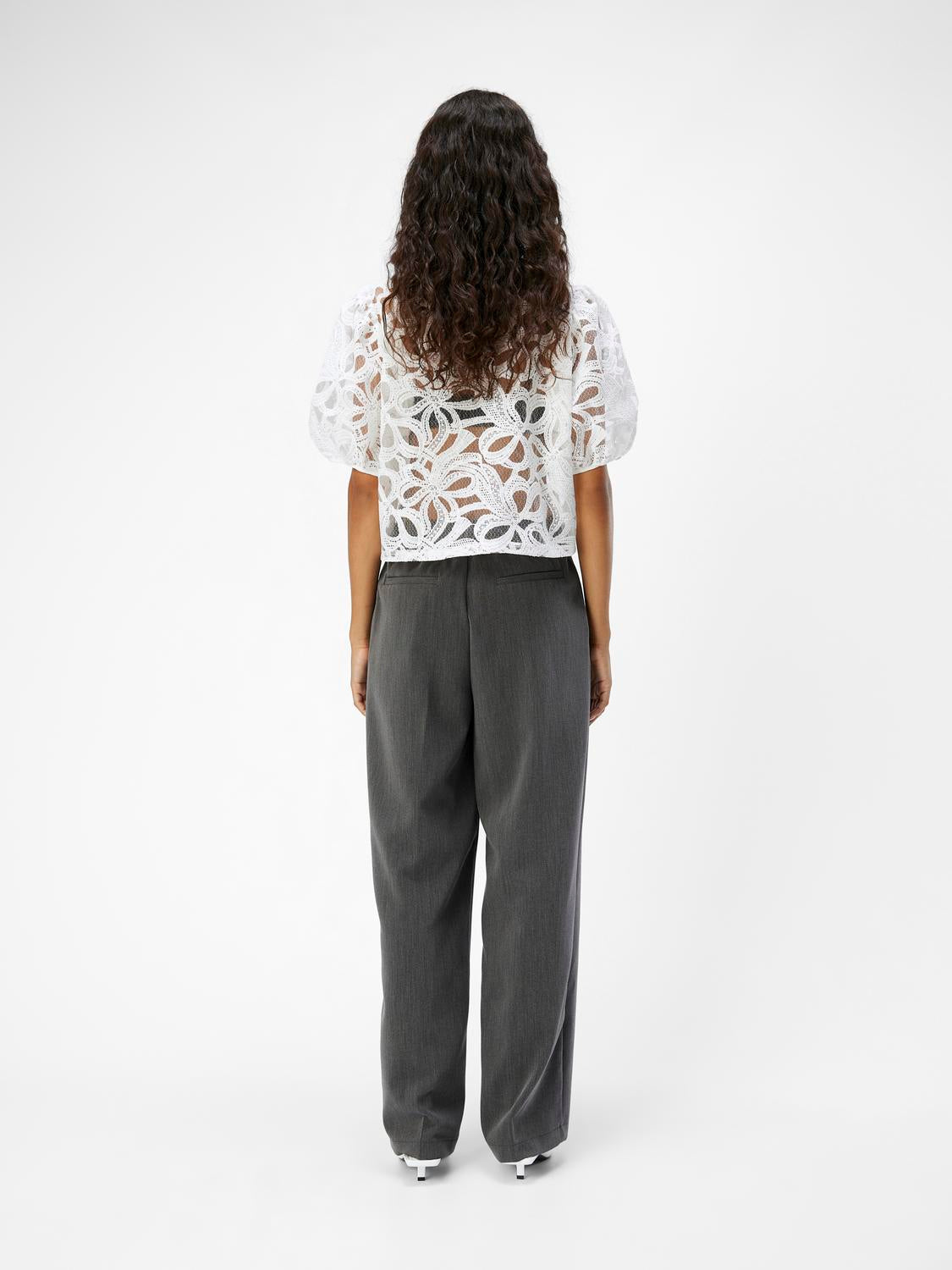 model_shot-back