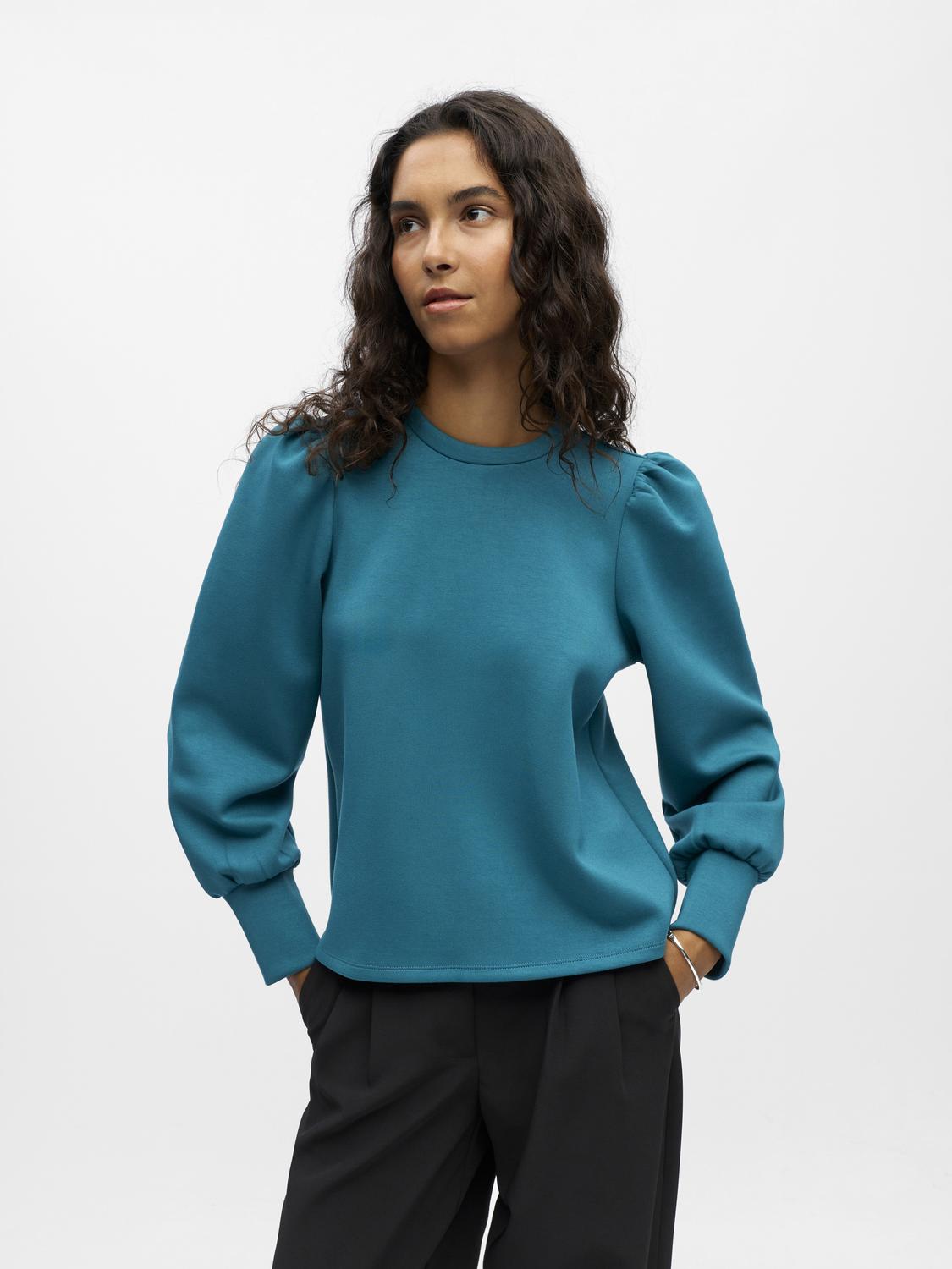 model_shot-front