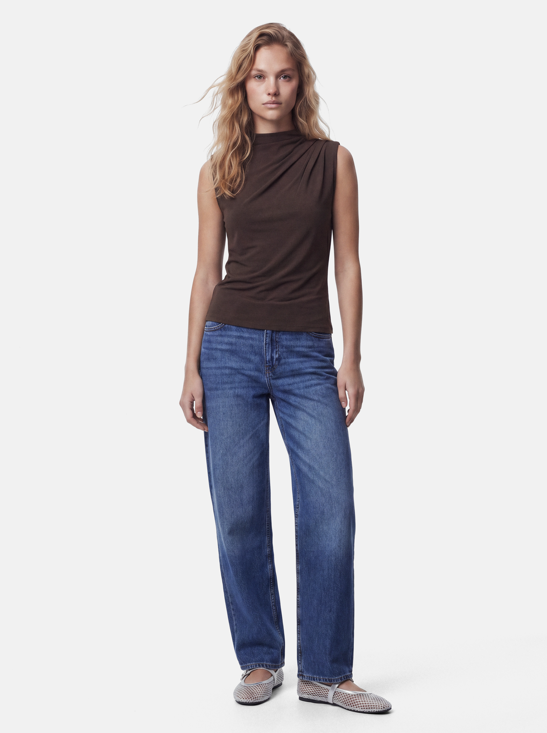model_shot-front_full