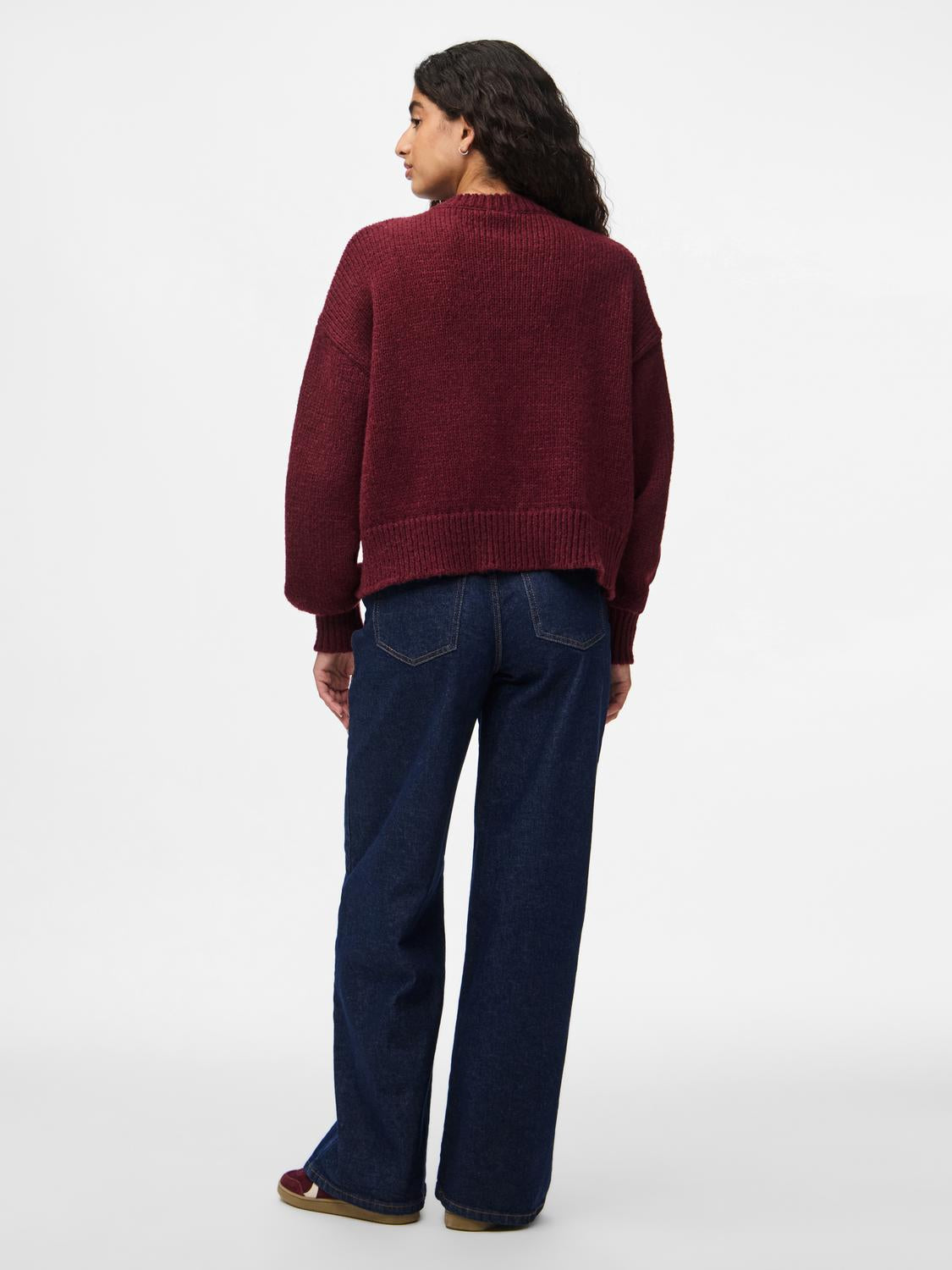model_shot-back