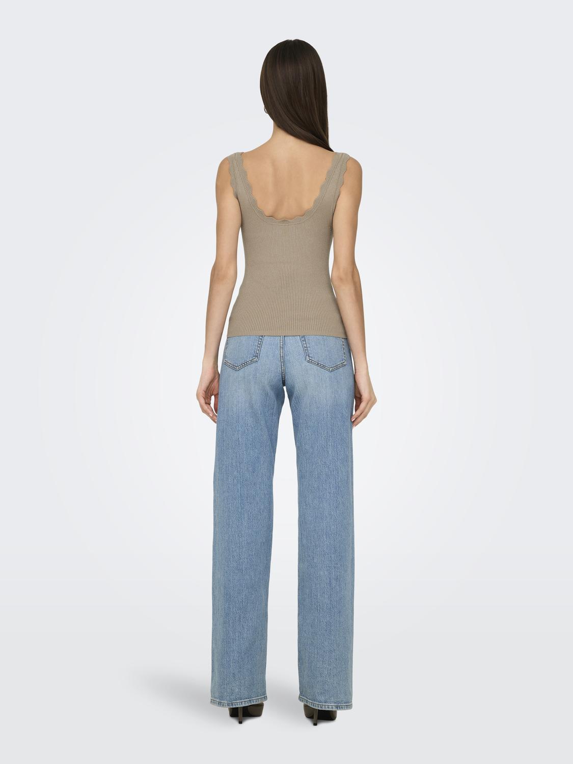 model_shot-back