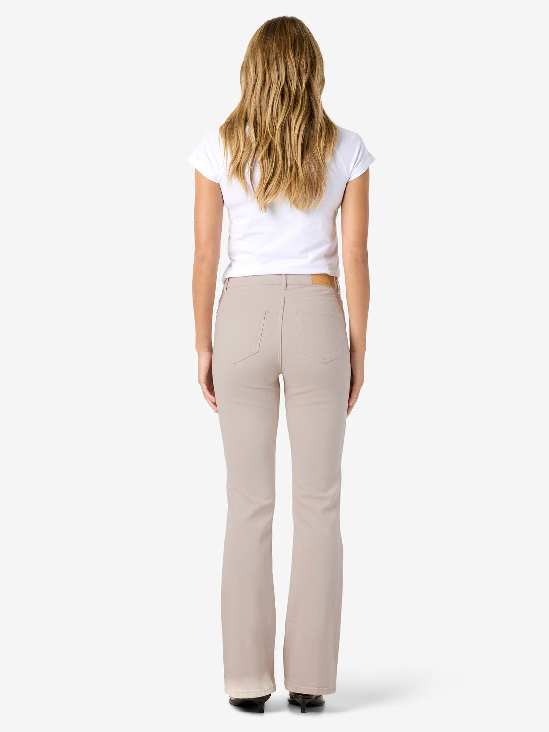 model_shot-front_full