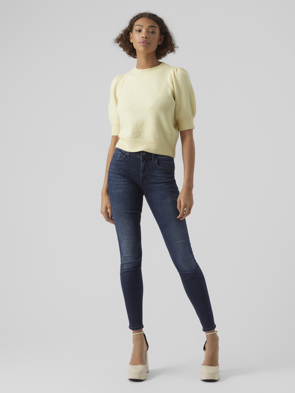 model_shot-front_full