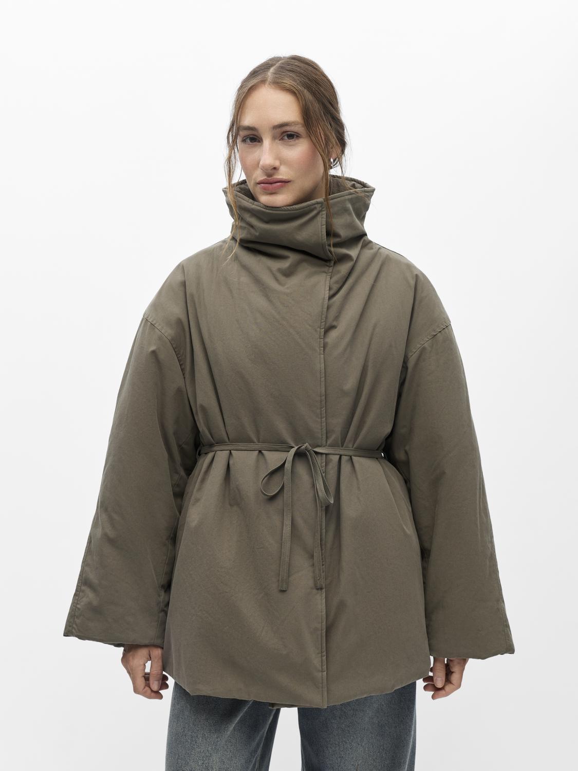 model_shot-front