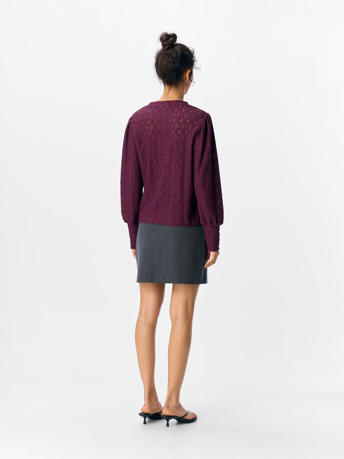 model_shot-back