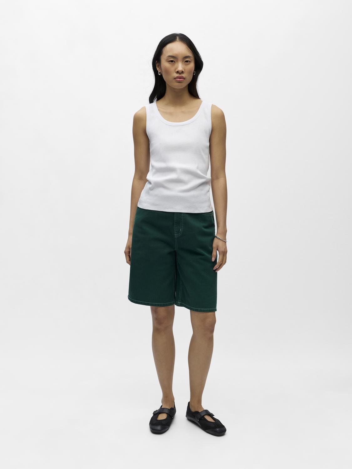 model_shot-front_full