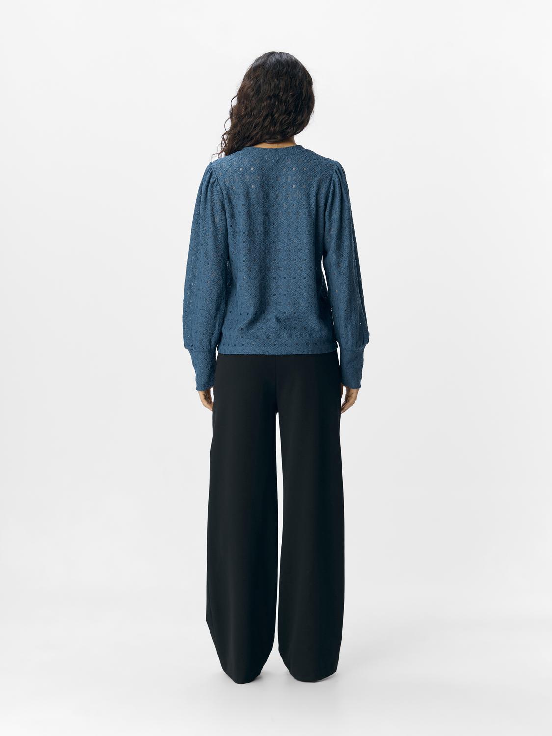 model_shot-back