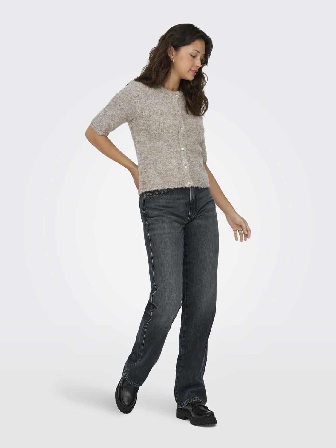 model_shot-front_full