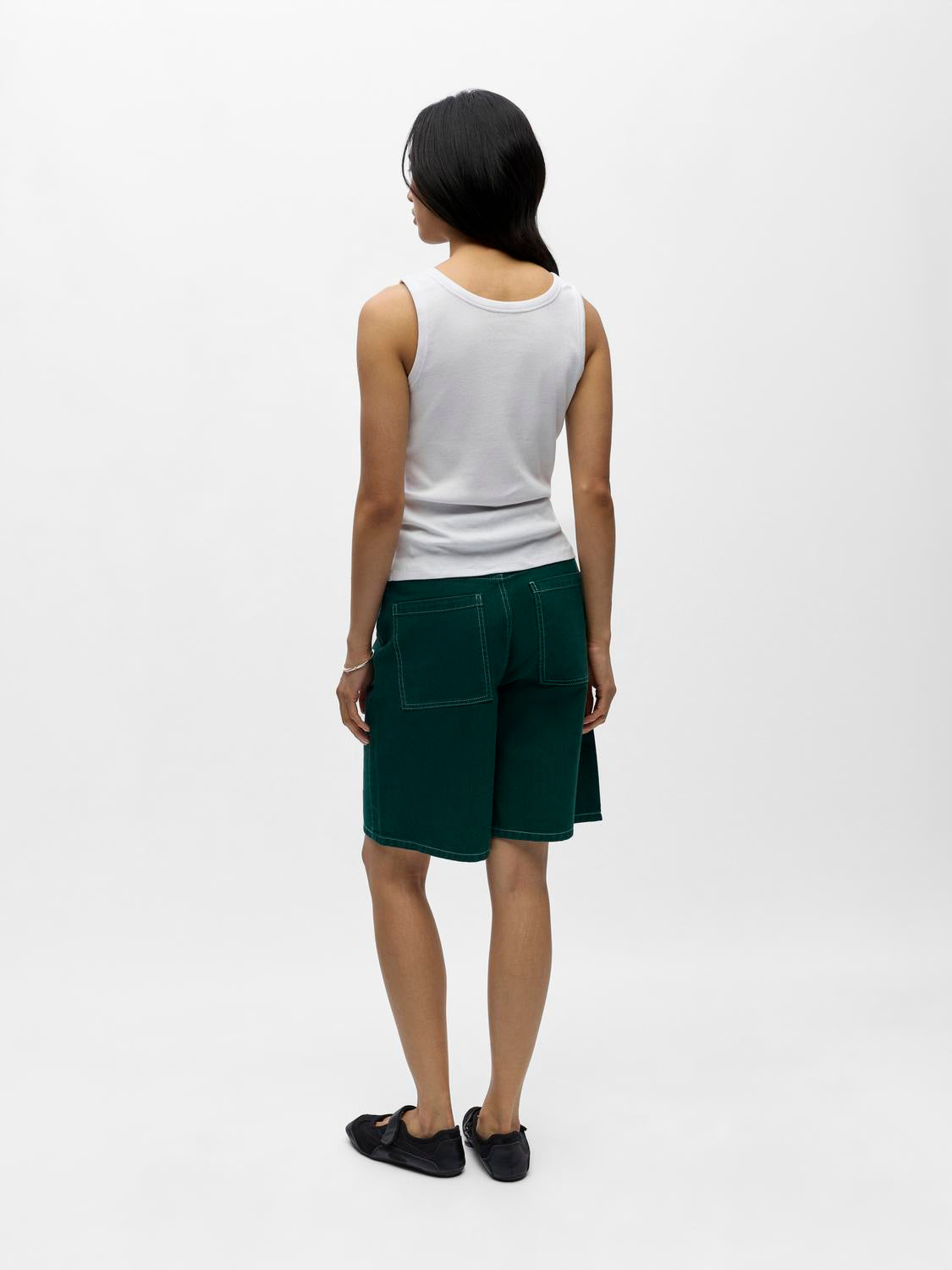 model_shot-back