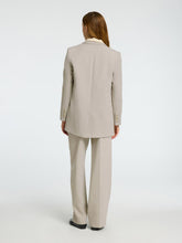Last inn bildet i Galleri-visningsprogrammet, model_shot-back
