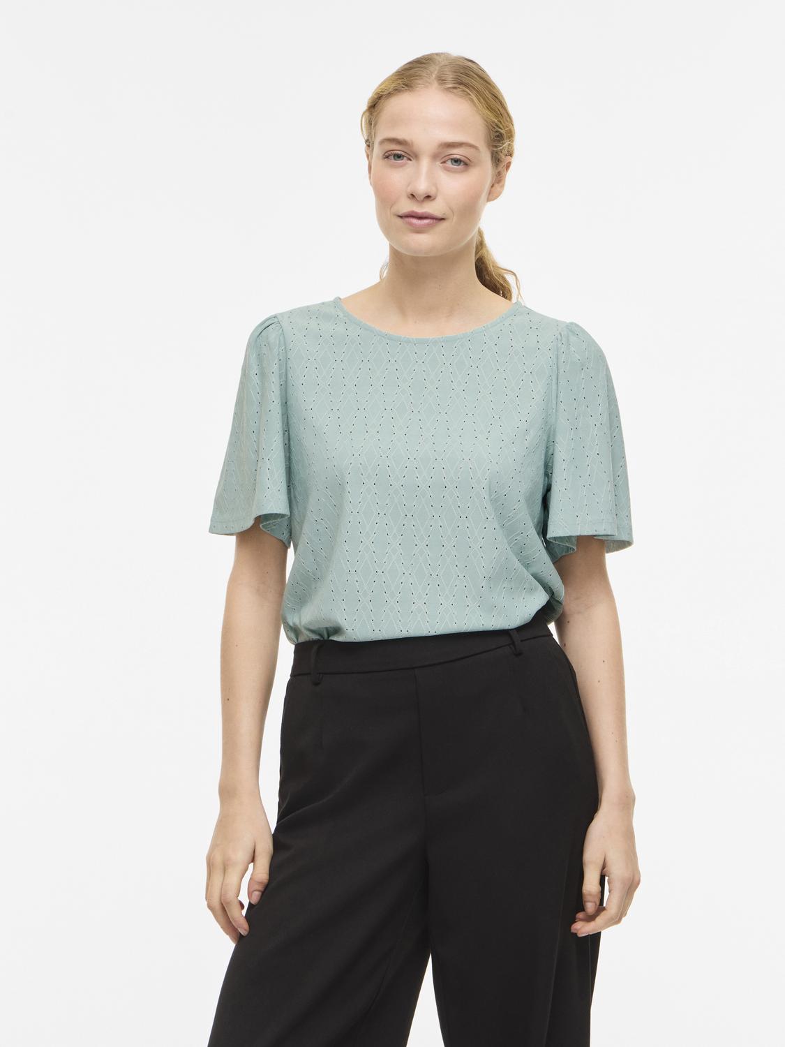 model_shot-front