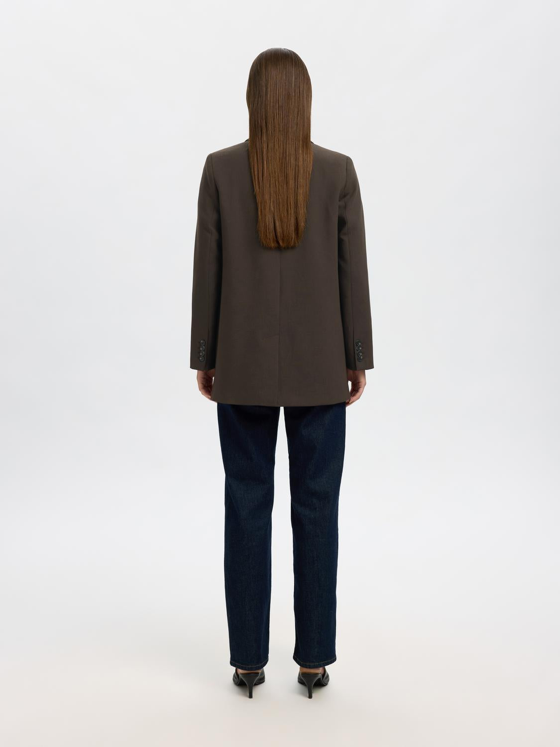 model_shot-back