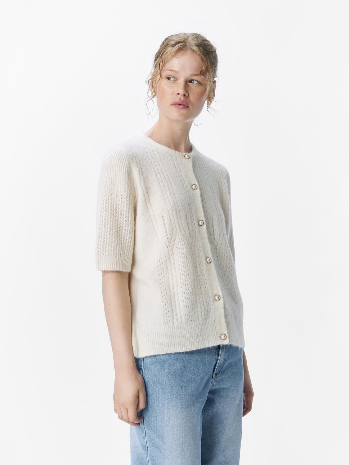model_shot-front